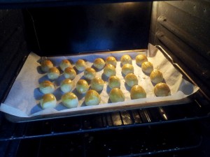 tart nenas gulung in the oven